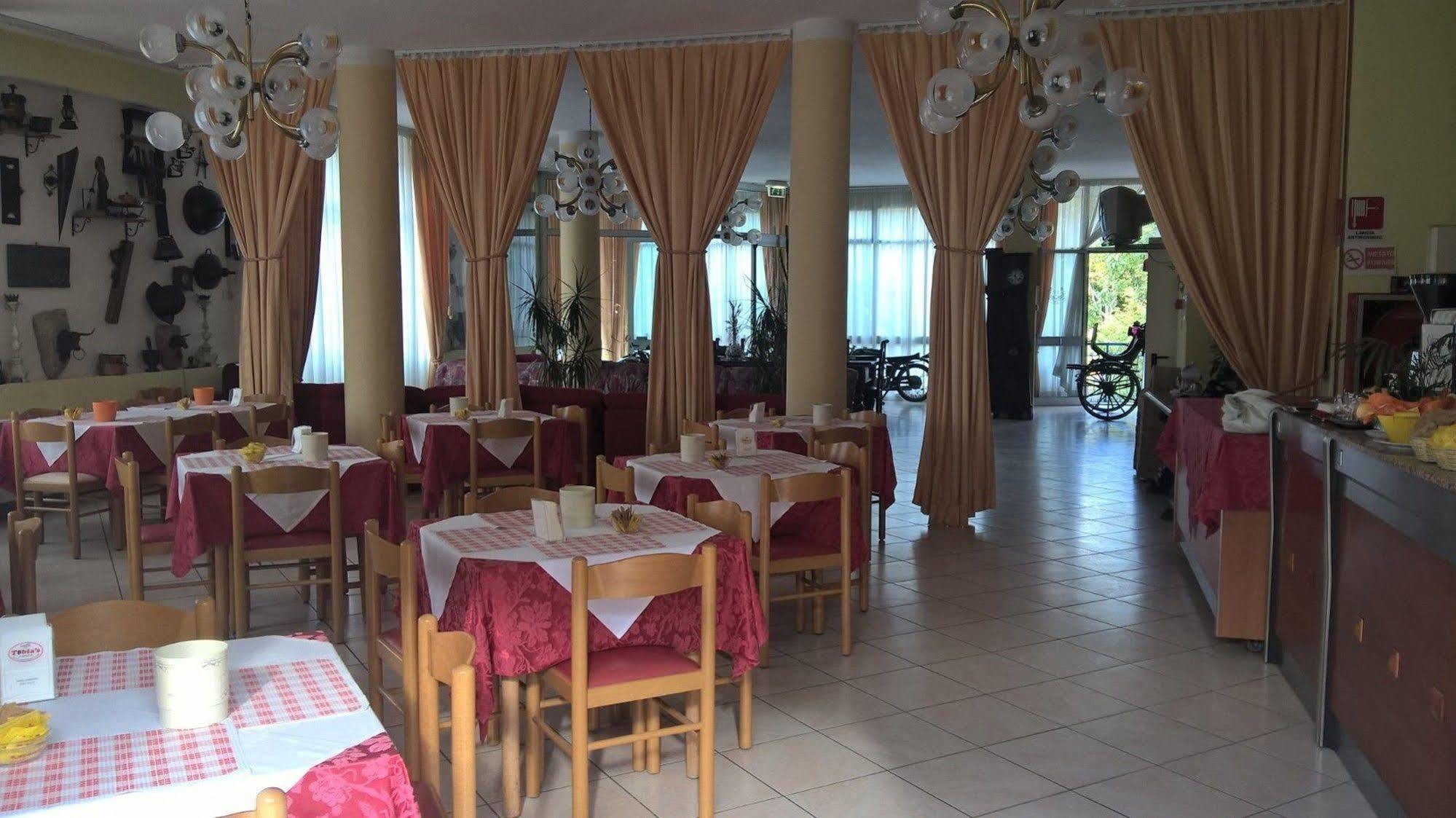 Hotel Parigi Castel San Pietro Terme Buitenkant foto