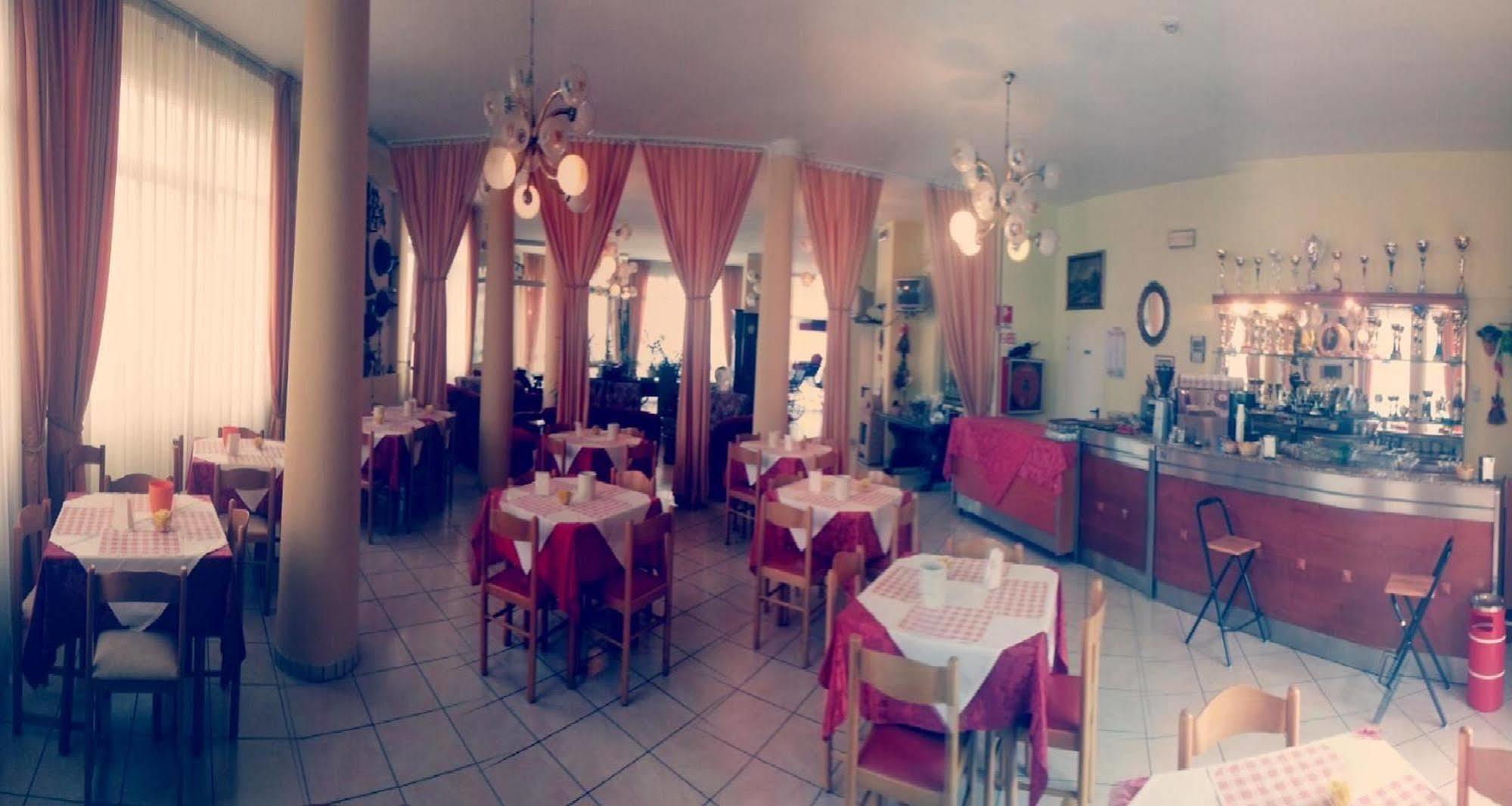 Hotel Parigi Castel San Pietro Terme Buitenkant foto