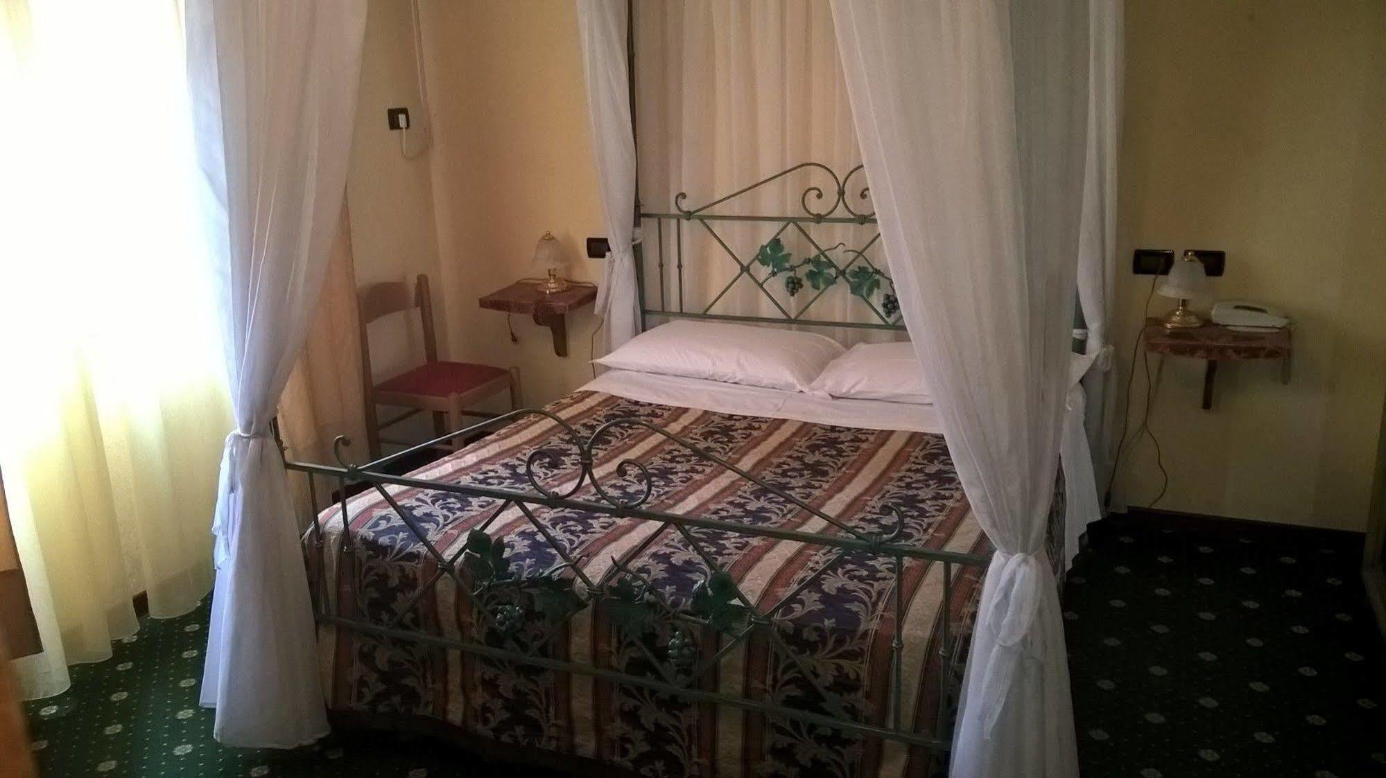 Hotel Parigi Castel San Pietro Terme Buitenkant foto